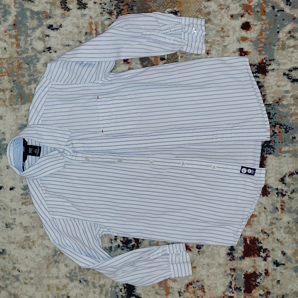 Gap long sleeve button down shirt